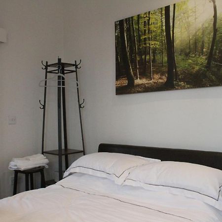 Vale View Apartment Денби Екстериор снимка